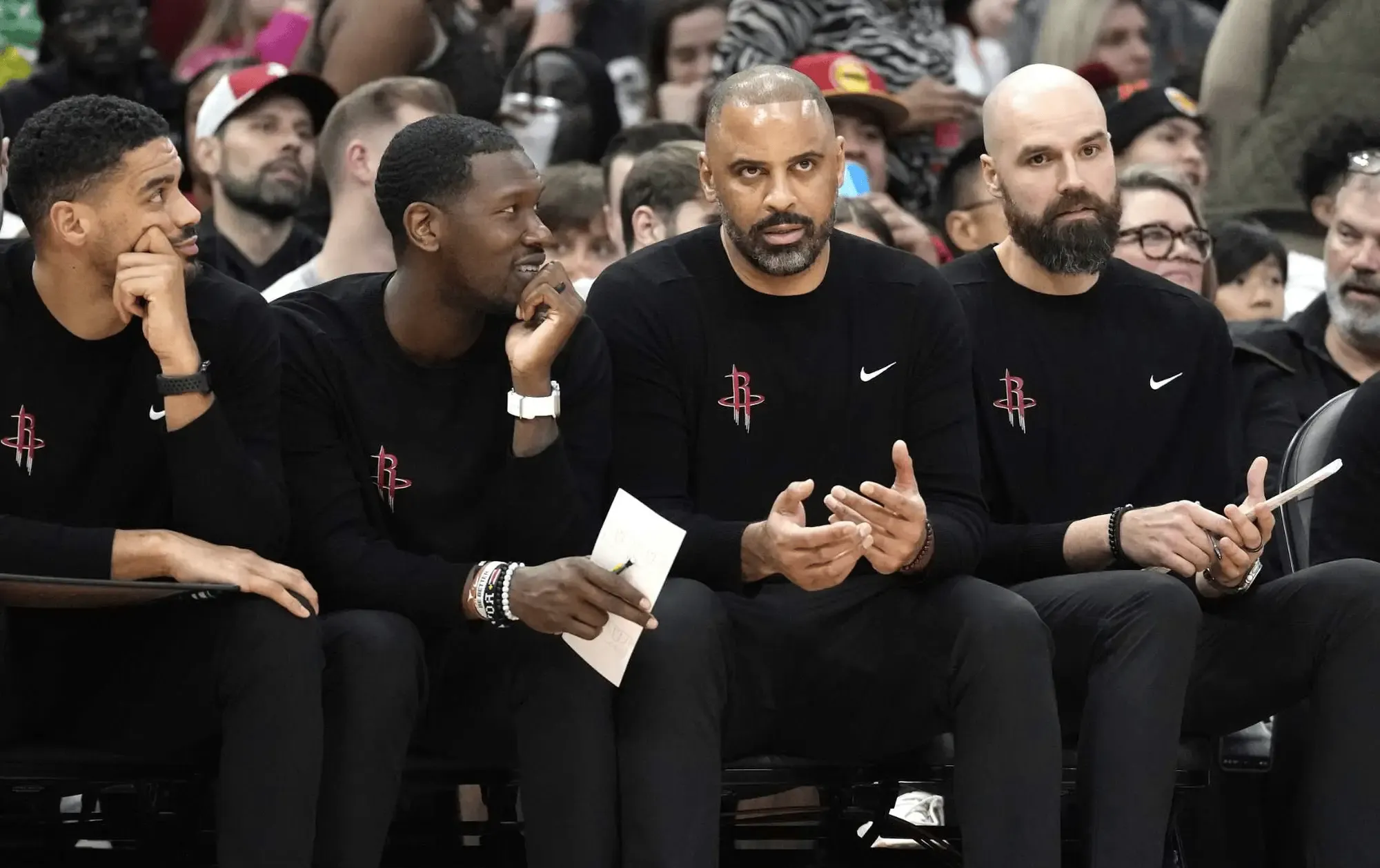 转会期休斯敦火箭再遭质疑：英超节点到来，引发热议，资深球员宣示担当(休斯顿火箭队全部名单)